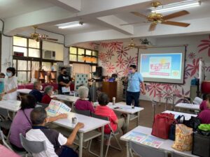 LINE_ALBUM_20211029六股社區宣導_211102_1
